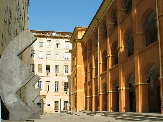 NICE, LA RESTAURATION DU PALAIS CORVESY