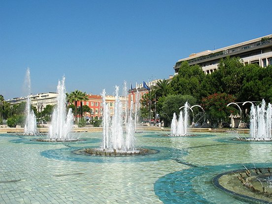 LES JEUX D'EAU DU SQUARE GENERAL LECLERC - Le pêle mêle du Comté de Nice en Images