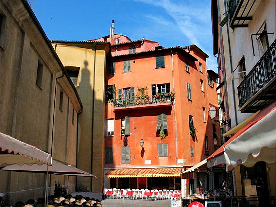 LE VIEUX-NICE, LA PLACE HALLE AUX HERBES RENOVEE - Le pêle mêle du Comté de Nice en Images