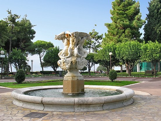 NICE, LA FONTAINE DES TRITONS - Le pêle mêle du Comté de Nice en Images