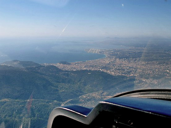 NICE VU D'AVION - Le pêle mêle du Comté de Nice en Images