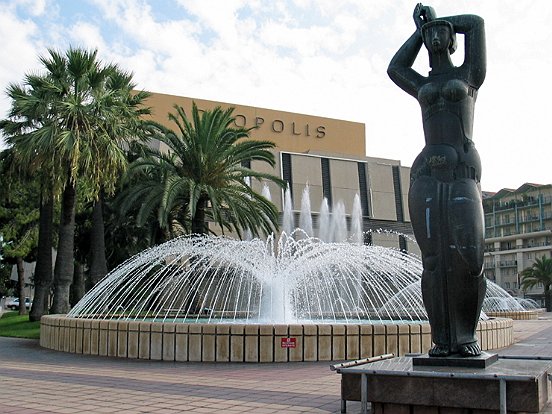 NICE, JEUX D'EAU SUR LA PROMENADE DES ARTS - Le pêle mêle du Comté de Nice en Images