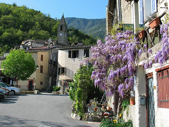 MALAUSSENE, VILLAGE PERCHE DE LA VALLEE DU VAR - Le pêle mêle du Comté de Nice en Images