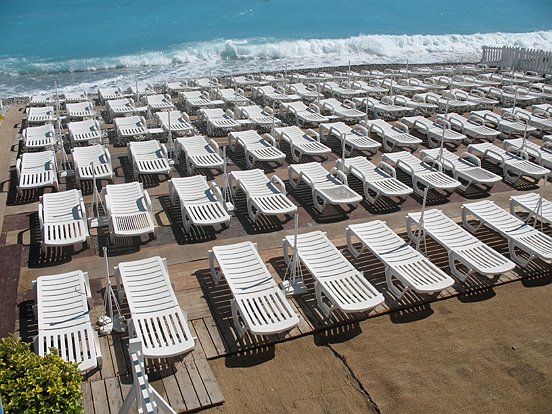 LES PLAGES DE NICE SONT PRETES POUR LA SAISON 2010 - Le pêle mêle du Comté de Nice en Images