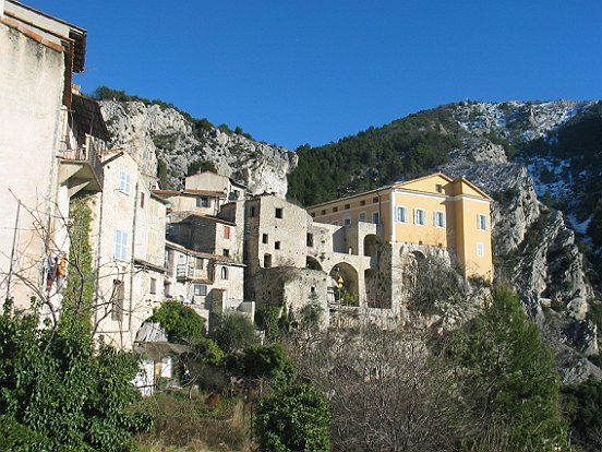 PEILLE, VILLAGE PERCHE DE LA VALLEE DU PAILLON - Le pêle mêle du Comté de Nice en Images