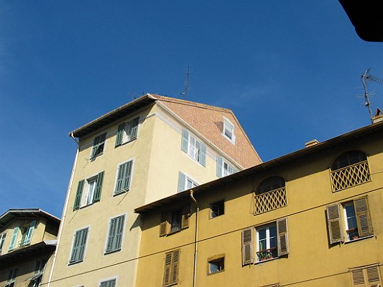 LES FAÇADES EN TROMPE-L'IL