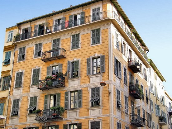 LES FAÇADES EN TROMPE-L'IL