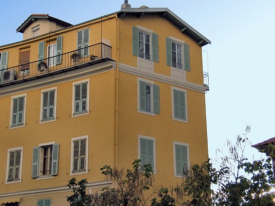 LES FAÇADES EN TROMPE-L'IL