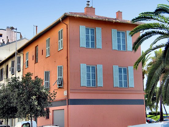 LES FAÇADES EN TROMPE-L'IL