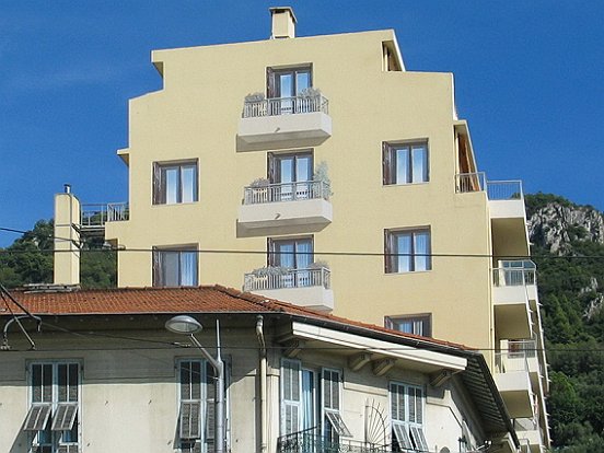 LES FAÇADES EN TROMPE-L'IL