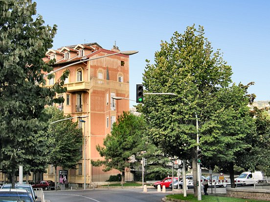 LES FAÇADES EN TROMPE-L'IL