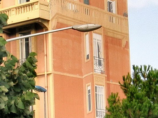 LES FAÇADES EN TROMPE-L'IL
