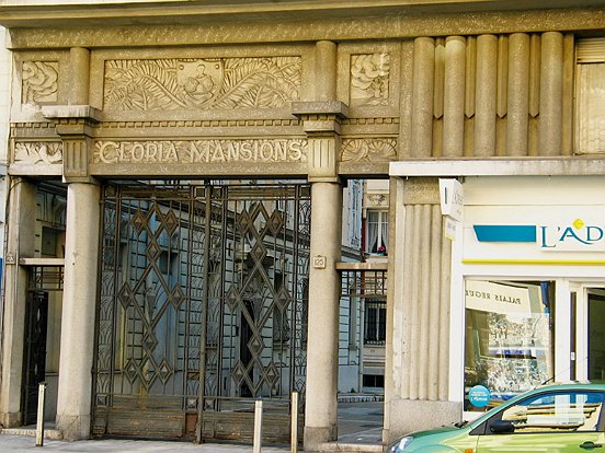 LE GLORIA MANSIONS