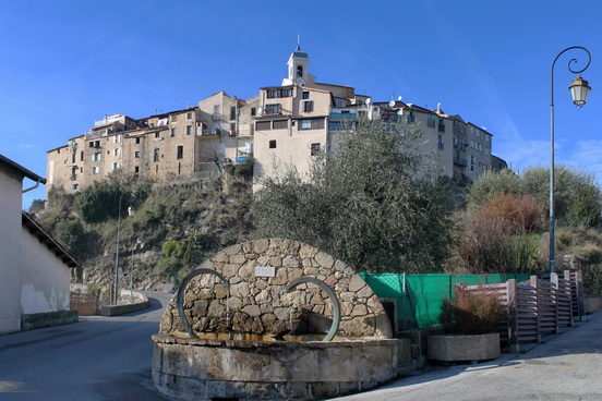 BERRE LES ALPES, LE VILLAGE