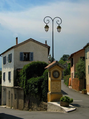 BERRE LES ALPES, LE VILLAGE