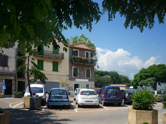 BERRE LES ALPES, LE VILLAGE