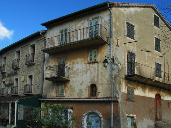 BERRE LES ALPES, LE VILLAGE