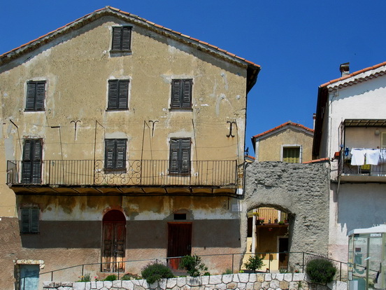 BERRE LES ALPES, LE VILLAGE