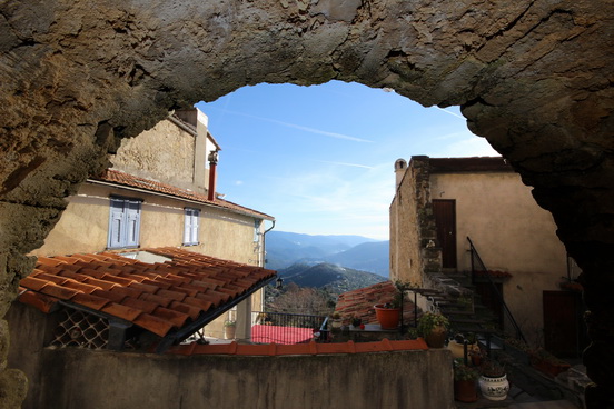 BERRE LES ALPES, LE VILLAGE