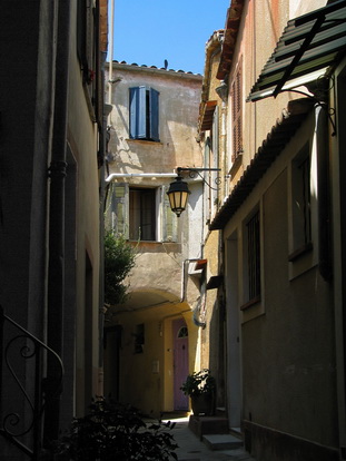 BERRE LES ALPES, LE VILLAGE