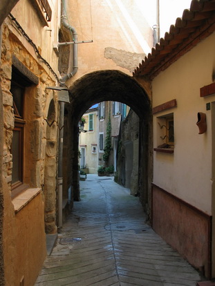 BERRE LES ALPES, LE VILLAGE