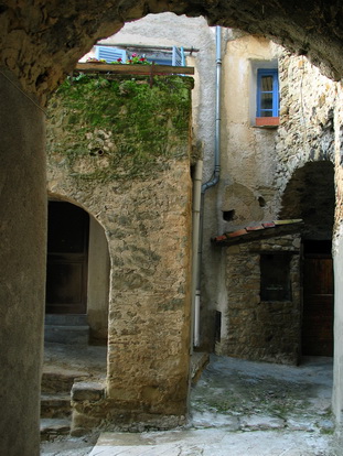 BERRE LES ALPES, LE VILLAGE