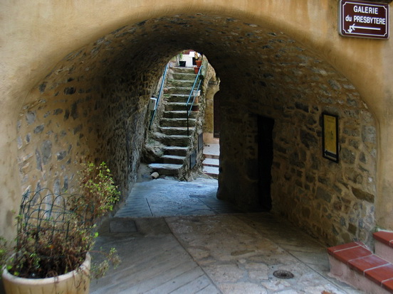 BERRE LES ALPES, LE VILLAGE