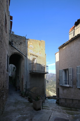 BERRE LES ALPES, LE VILLAGE