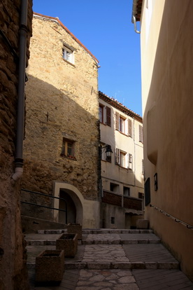 BERRE LES ALPES, LE VILLAGE