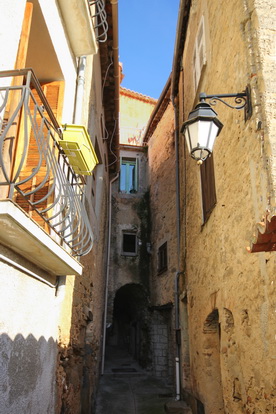 BERRE LES ALPES, LE VILLAGE