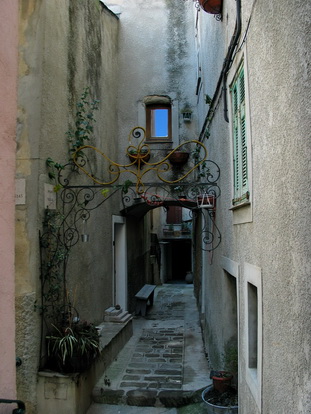 BERRE LES ALPES, LE VILLAGE