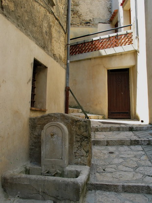 BERRE LES ALPES, LE VILLAGE