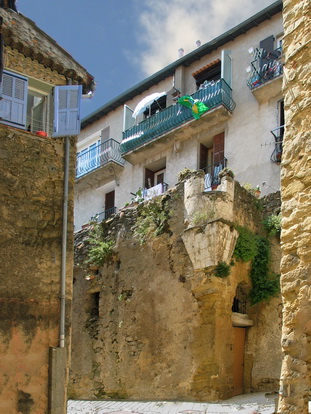 BERRE LES ALPES, LE VILLAGE