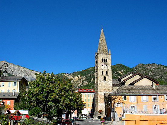 SAINT ETIENNE DE TINEE, L'EGLISE