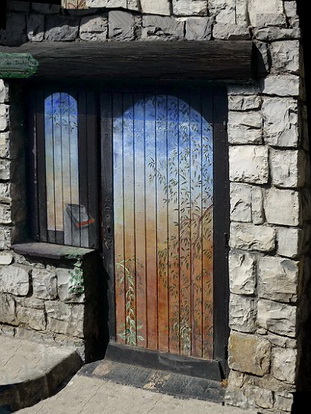 « TOUET SUR VAR - LE VILLAGE AUX PORTES PEINTES » 