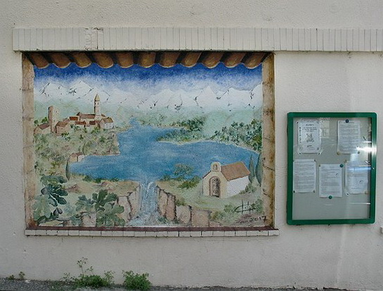 « TOUET SUR VAR - LE VILLAGE AUX PORTES PEINTES » 