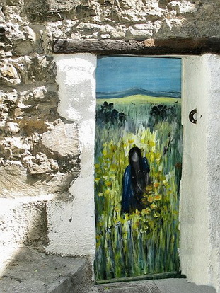 « TOUET SUR VAR - LE VILLAGE AUX PORTES PEINTES » 