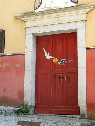 « TOUET SUR VAR - LE VILLAGE AUX PORTES PEINTES » 