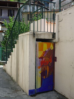 « TOUET SUR VAR - LE VILLAGE AUX PORTES PEINTES » 