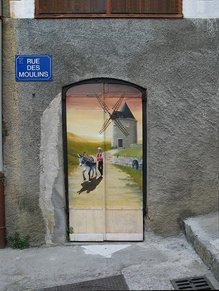 « TOUET SUR VAR - LE VILLAGE AUX PORTES PEINTES » 