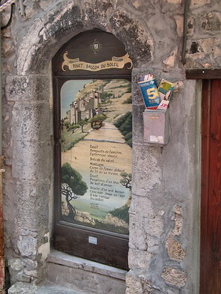 « TOUET SUR VAR - LE VILLAGE AUX PORTES PEINTES » 