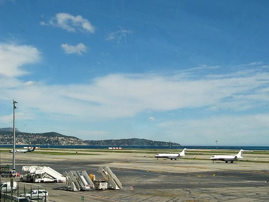 ENVOL DE L'AEROPORT NICE COTE D'AZUR EN AIRBUS 320