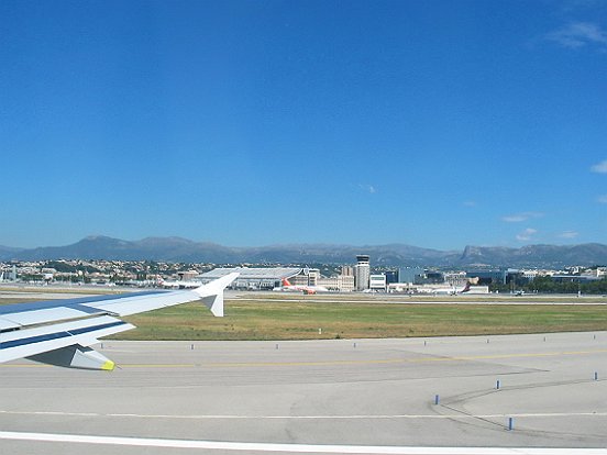 ENVOL DE L'AEROPORT NICE COTE D'AZUR EN AIRBUS 320