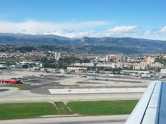 ENVOL DE L'AEROPORT NICE COTE D'AZUR EN AIRBUS 320