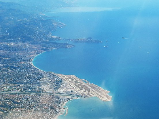 ENVOL DE L'AEROPORT NICE COTE D'AZUR EN AIRBUS 320