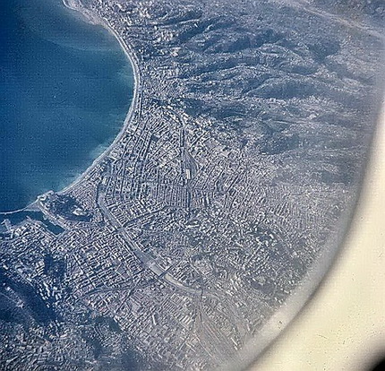 ENVOL DE L'AEROPORT NICE COTE D'AZUR EN AIRBUS 320