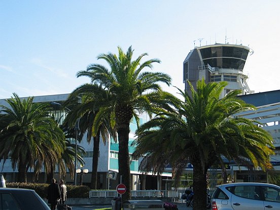 L'AEROPORT NICE COTE-D'AZUR