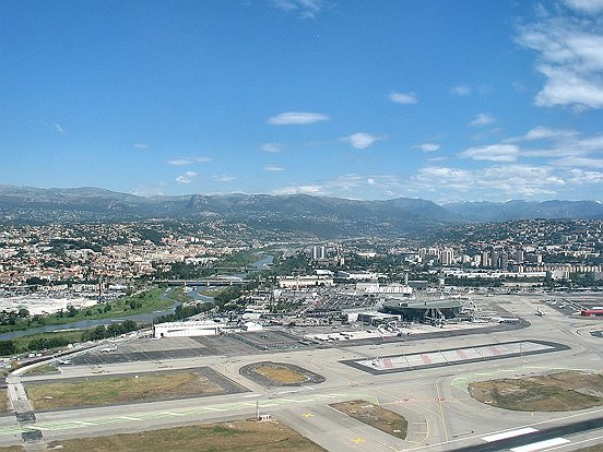 L'AEROPORT NICE COTE-D'AZUR
